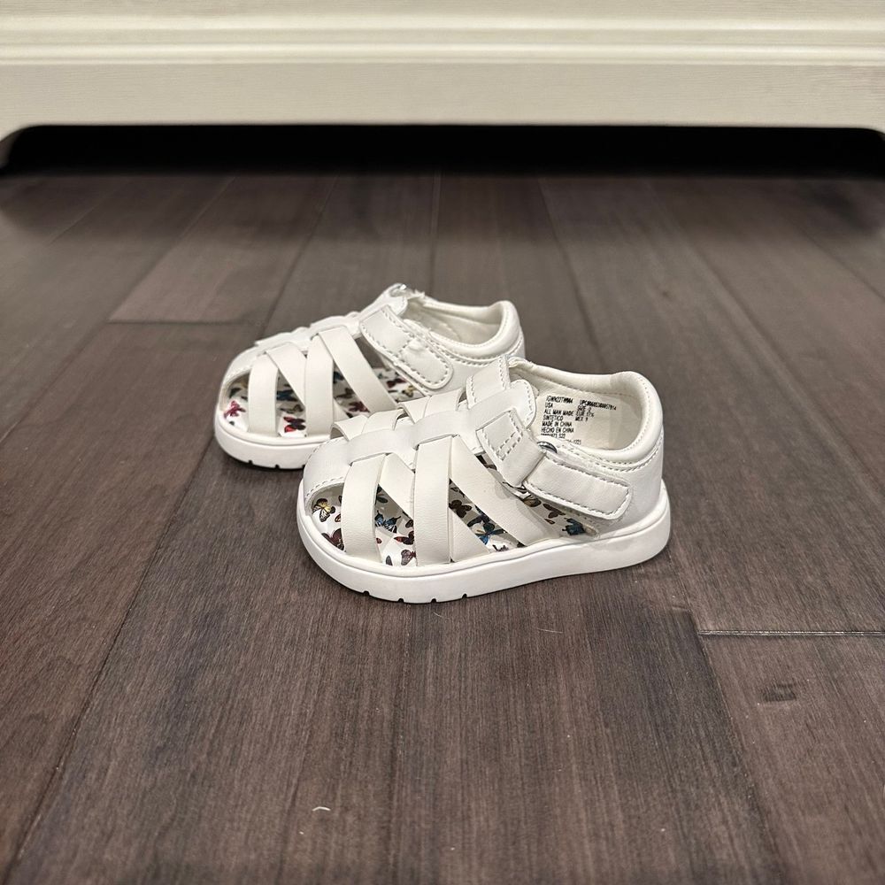 WN Girls White Sandals Size 2 NWOT